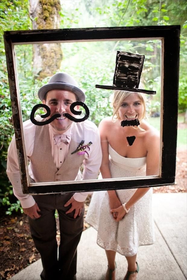 18-divertidos-accesorios-que-debes-tener-para-las-fotos-de-tu-boda