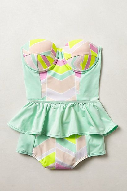 traje de baño pastel