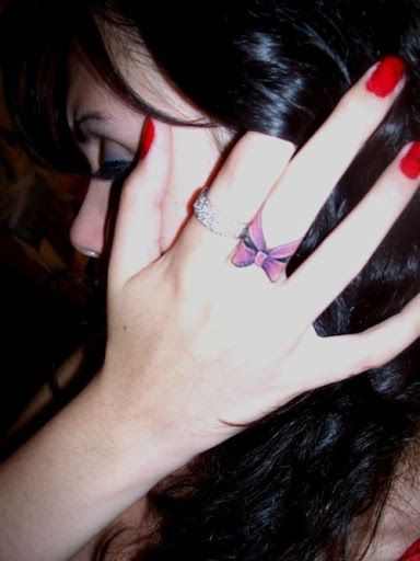 16 Hermosos tatuajes para lucir en los nudillos - Imagen 8