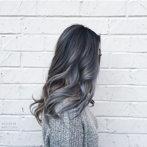 Razones por las que deberías teñirte el cabello de color gris