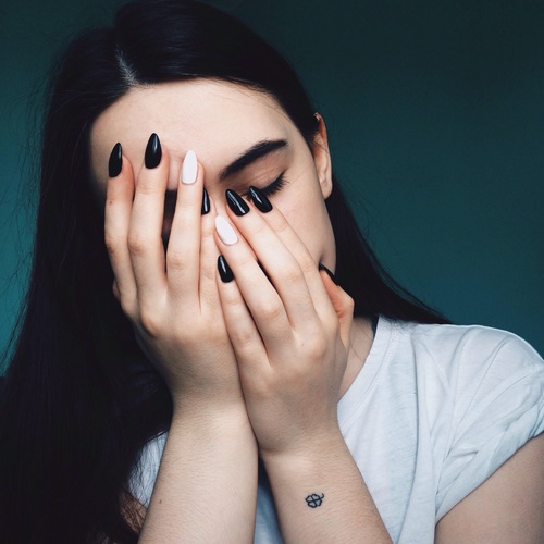 black and white nails