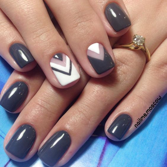 Nails with transparencies to combine with casual outfits