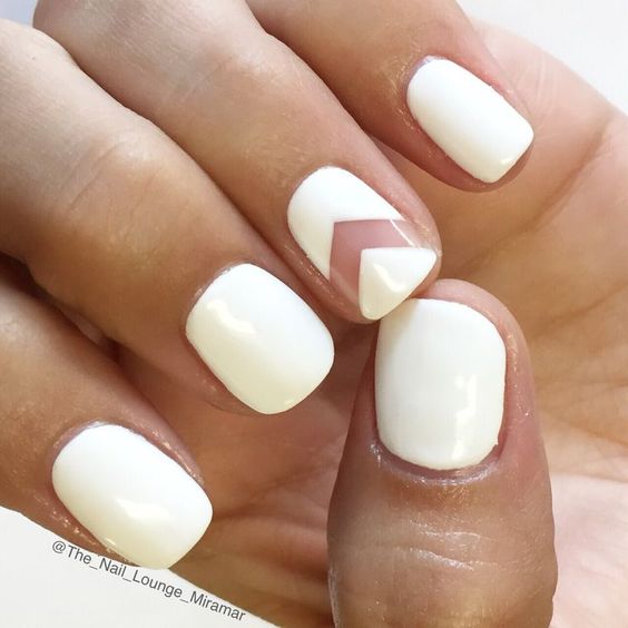 Nails with transparencies to combine with casual outfits