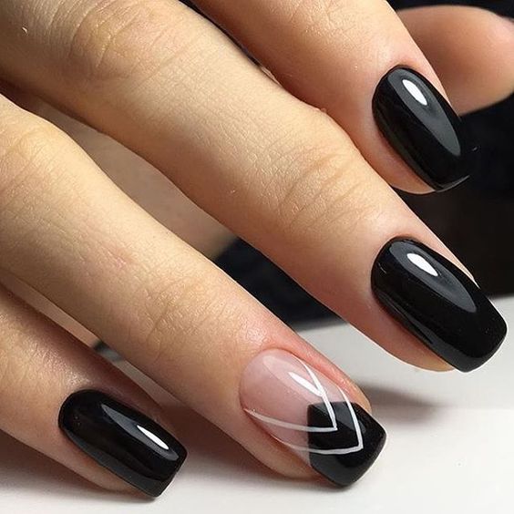 Nails with transparencies to combine with casual outfits