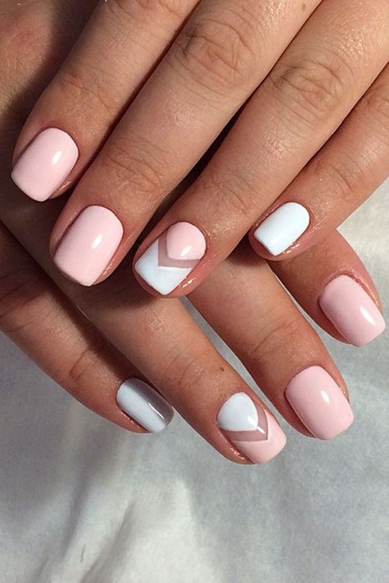 Nails with transparencies to combine with casual outfits