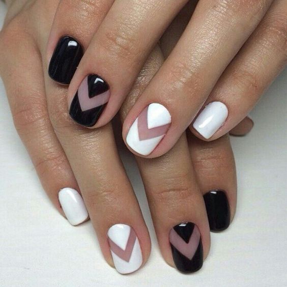 Nails with transparencies to combine with casual outfits