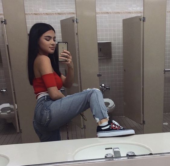 14 Poses Para Selfies En Baos Pblicos