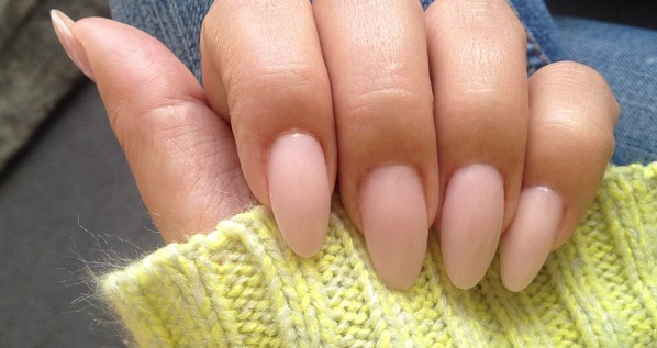 13 Problemas que enfrenta una mujer al traer las uñas largas | Es la Moda