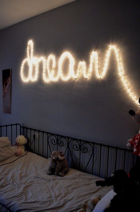 sorpresa tema chisme 24 Formas de decorar tu habitación con la series de luces Navideñas | Es la  Moda
