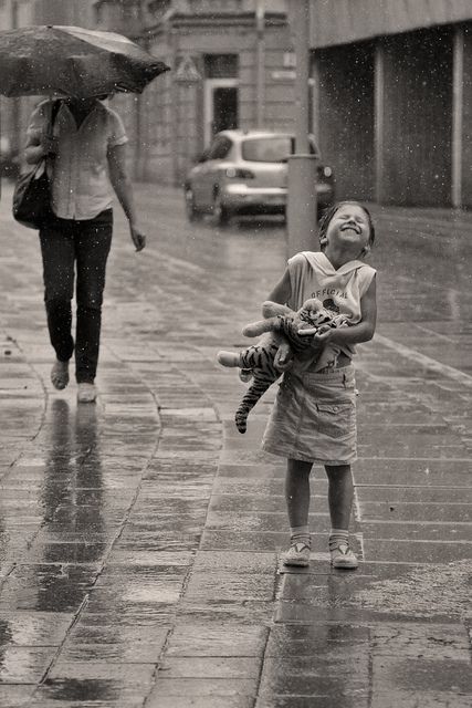 niños en la lluvia11