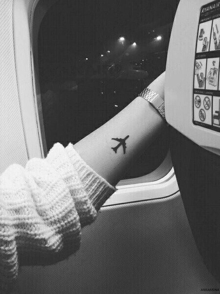 avion tatuaj