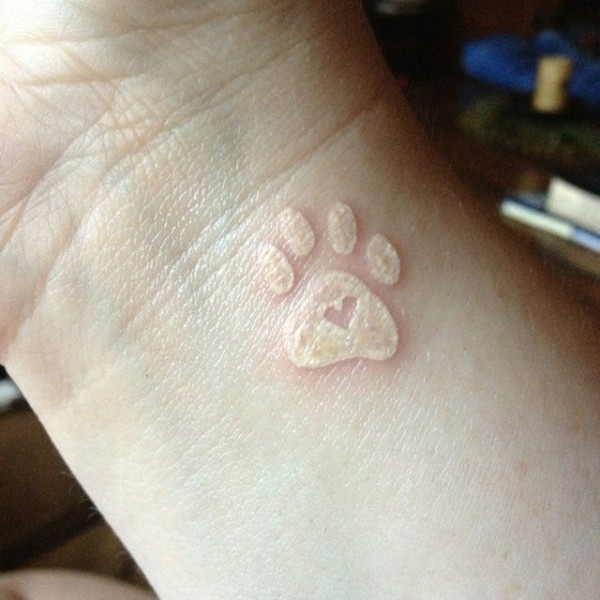 huella de perro tatuaje