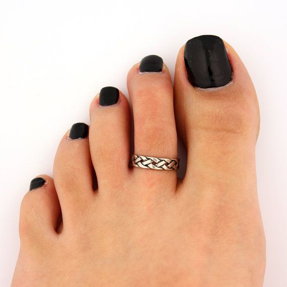 Anillos en discount los pies significado