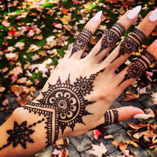 henna tatuaje manos