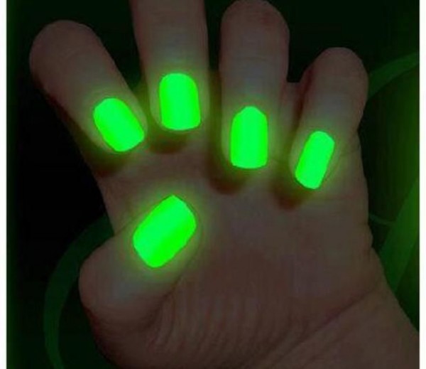 21 Sencillos diseños para por fin decorar tus uñas en Halloween | Es la Moda
