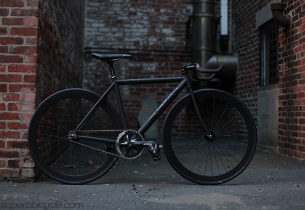 bicicleta negra