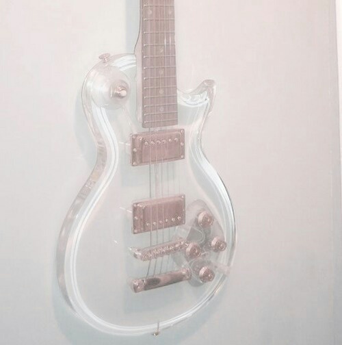 guitarra transparente