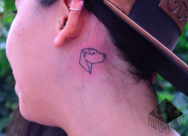 geometrico perro tatuaje