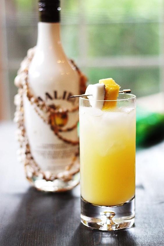 Coconut Malibu Cocktail : This coconut rum cocktail recipe is just as