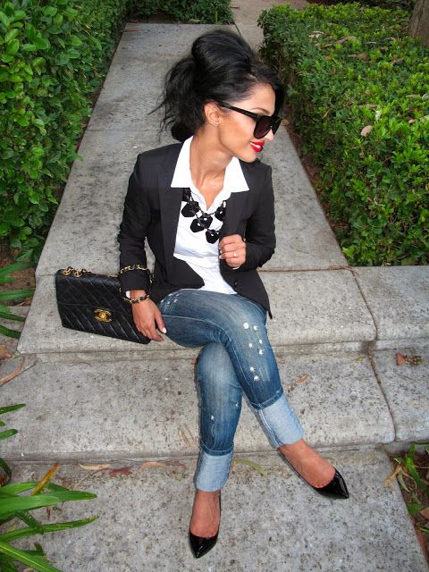 blazer negro con camisa outfit mujer