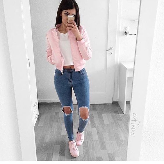 outfit-urbano-con-rosa