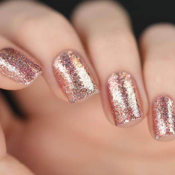 10 Maneras de pintar tus uñas con esmalte Rose Gold | Es la Moda