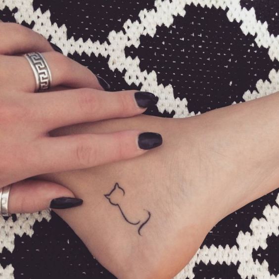 20 Tatuajes minimalistas para las chicas que aman a los