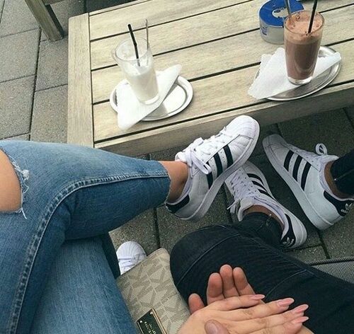 Fotos que tú y tu novio deben tomarse si tienen zapatos iguales | Es la Moda