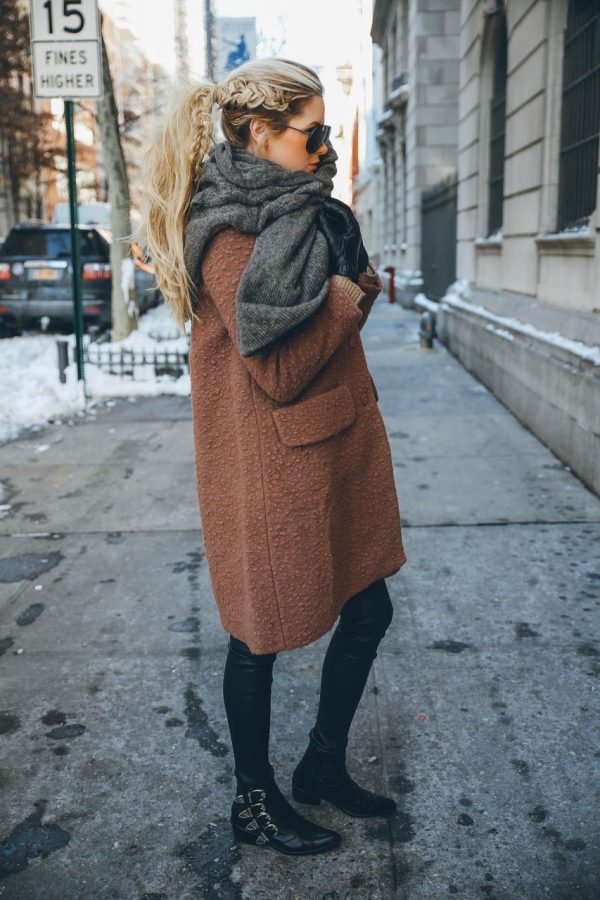 Outfits con bufanda para andar abrigada, guapa y elegantiosa | Es la Moda