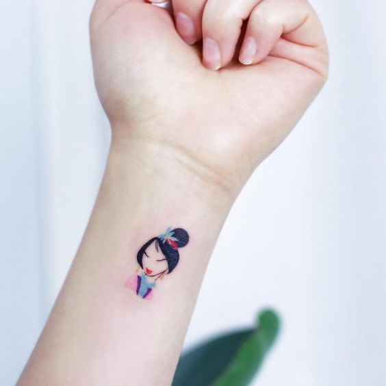 16 Tatuajes minimalistas de Disney que tu niña interior quiere | Es la Moda