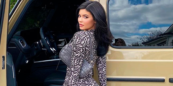 Kylie Jenner y su manicure de la florecita de ‘Vive sin Drogas’