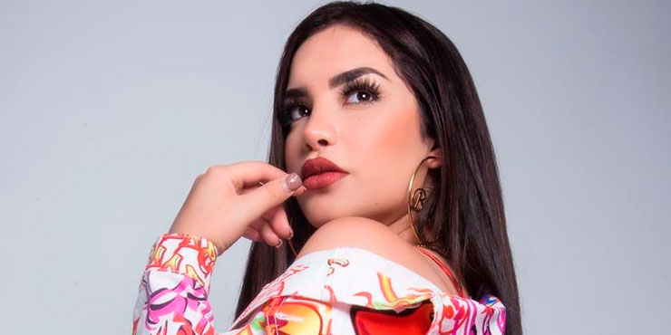 El vestuario de Kimberly Loaiza no duró en los Spotify Music Awards