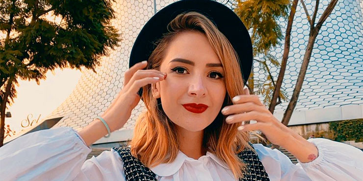 Pao Poulain presume tutorial de maquillaje que para nada le salió