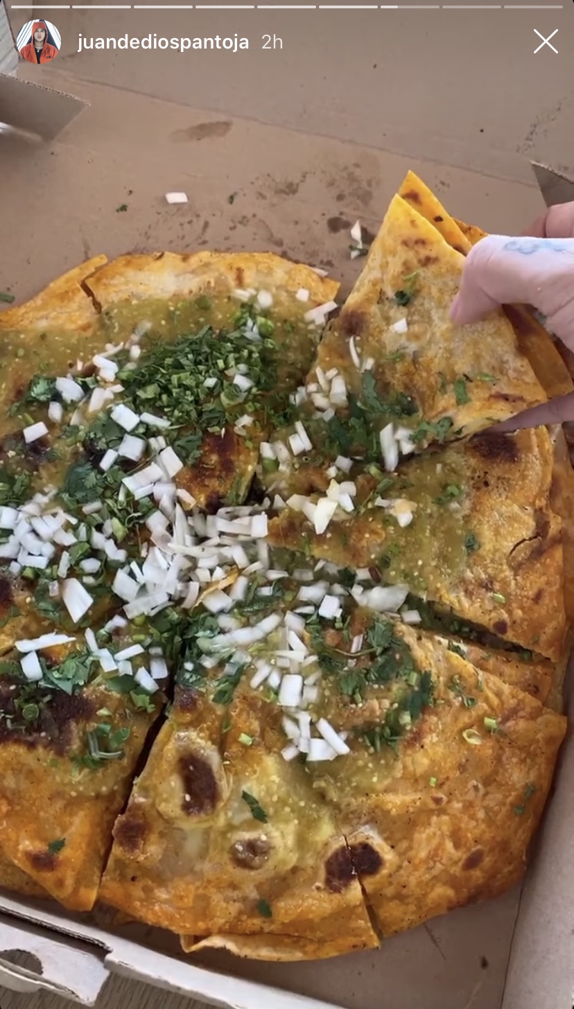 La gordita en forma de pizza es lo mejor del Instagram de JD Pantoja