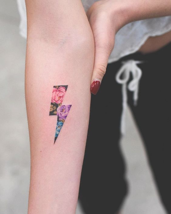 18 Tatuajes femeninos con colores lindos | Es la Moda