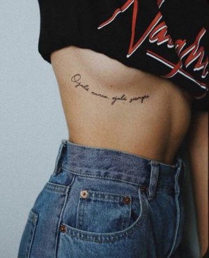 13 Tattoos ocultos para chicas femeninas | Es la Moda