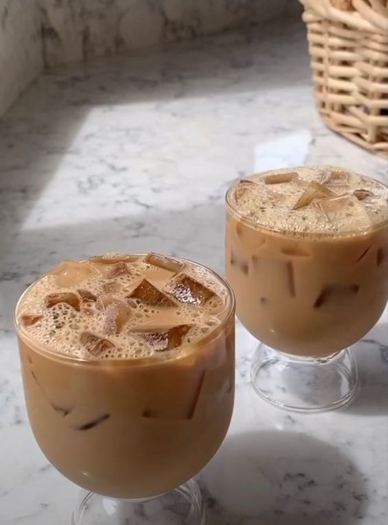 10 vasos que tu café helado necesita  Cafe helado, Bebiendo café, Bebidas  de starbucks