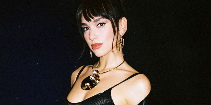 Dua Lipa tiene los zapatos de Cenicienta