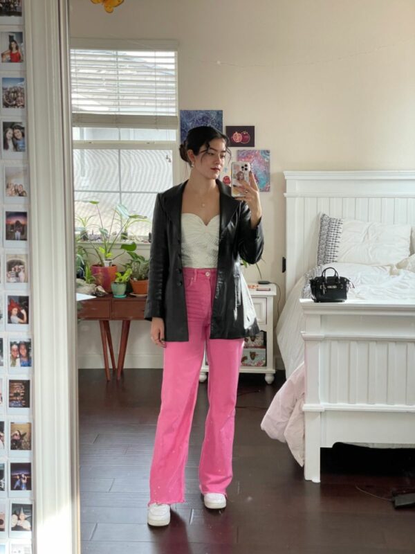 Outfits románticos que un pantalón rosa puede darte | Es la Moda