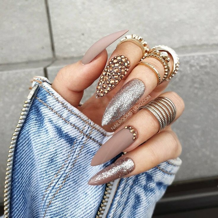 Uñas Buchonas para celebrar Año Nuevo Es la Moda