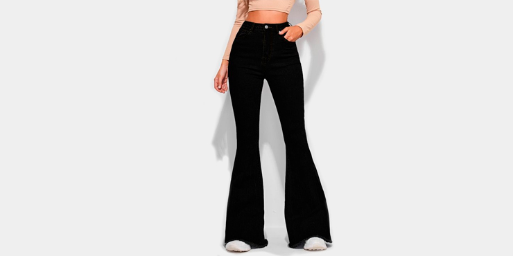 Outfits con pantalones acampanados para despedir el año