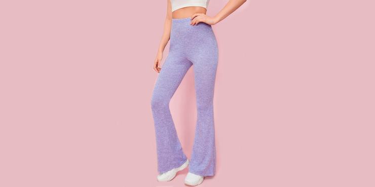 Outfits con pantalones acampanados pastel que tu primavera necesita