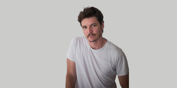 Pedro Pascal incómodo tras el perreo que le hizo una actriz