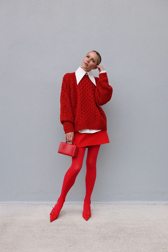 Cómo usar medias rojas en lugar de pantalones para esta Navidad