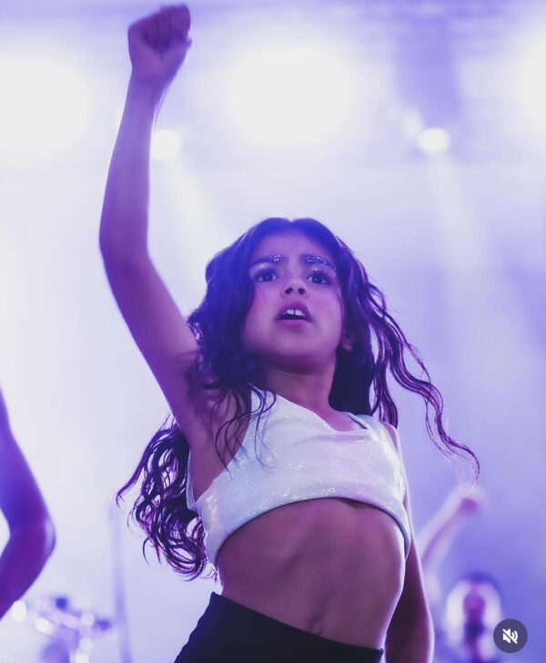 Hija de María José le robó las miradas en el escenario Es la Moda